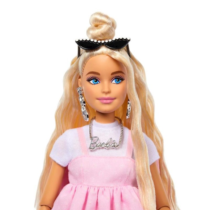 Barbie Deluxe Muñeca Con Vestido Con Lazo