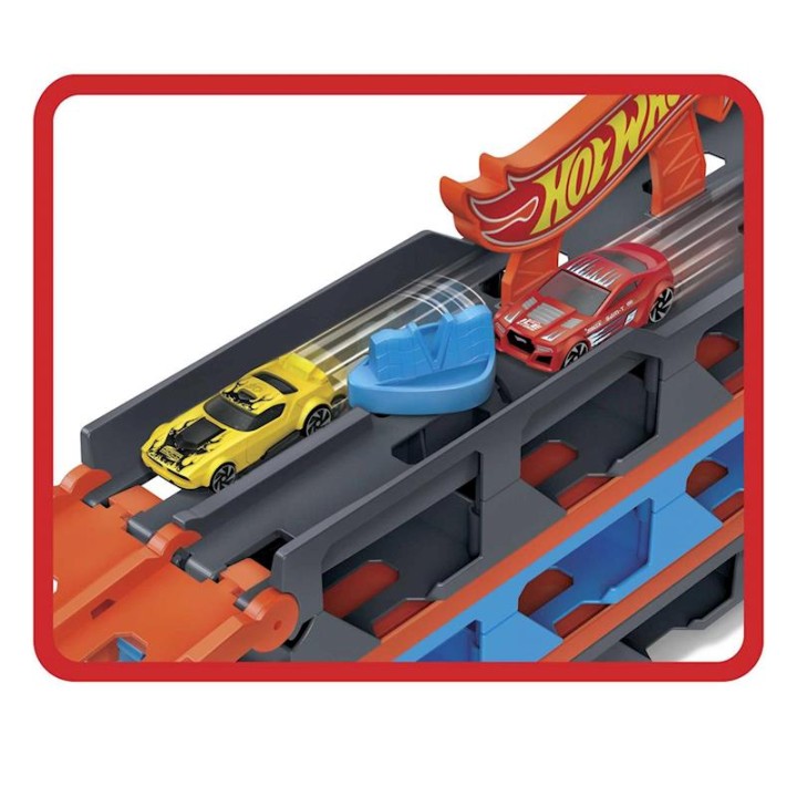 Camion De Transporte Hot Wheels Convertible En Pista De Coch